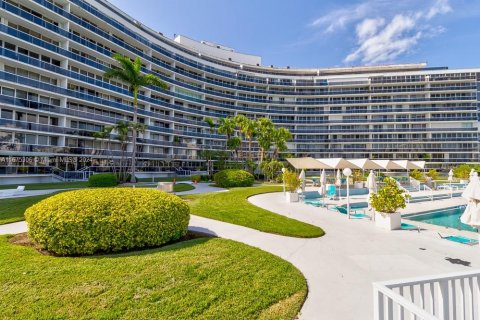 Condo in Miami Beach, Florida, 1 bedroom  № 1399534 - photo 29