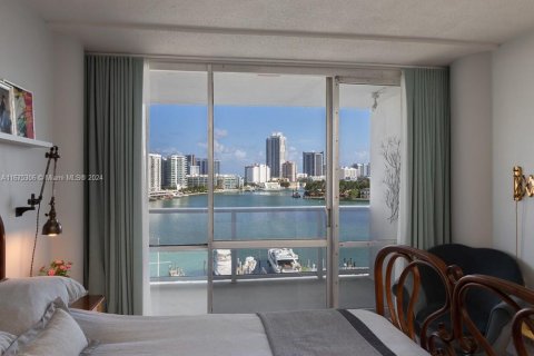 Condo in Miami Beach, Florida, 1 bedroom  № 1399534 - photo 18