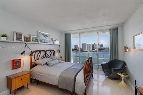 Condo in Miami Beach, Florida, 1 bedroom  № 1399534 - photo 17