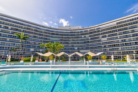 Condo in Miami Beach, Florida, 1 bedroom  № 1399534 - photo 30