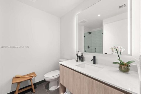 Condo in Miami, Florida, 1 bedroom  № 1399535 - photo 11