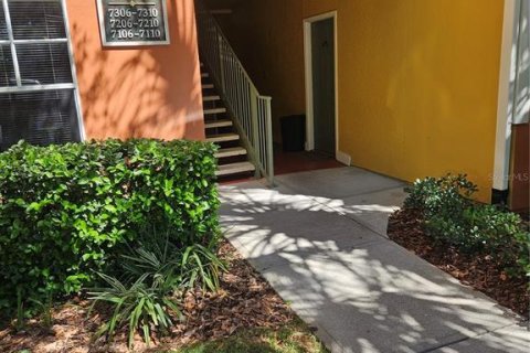 Condo in Tampa, Florida, 1 bedroom  № 1378345 - photo 1