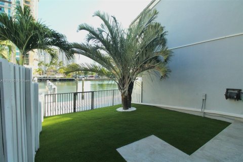 Touwnhouse à vendre à Sunny Isles Beach, Floride: 4 chambres, 225.29 m2 № 1141649 - photo 29