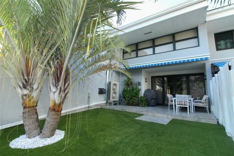 Adosado en venta en Sunny Isles Beach, Florida, 4 dormitorios, 225.29 m2 № 1141649 - foto 30