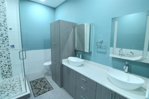 Townhouse in Sunny Isles Beach, Florida 4 bedrooms, 225.29 sq.m. № 1141649 - photo 20