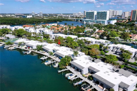 Touwnhouse à vendre à Sunny Isles Beach, Floride: 4 chambres, 225.29 m2 № 1141649 - photo 10