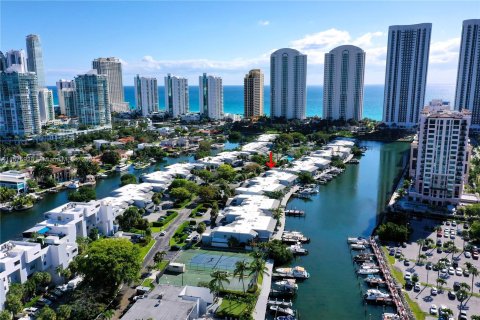 Touwnhouse à vendre à Sunny Isles Beach, Floride: 4 chambres, 225.29 m2 № 1141649 - photo 5