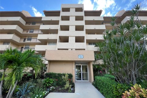 Condominio en venta en Lauderhill, Florida, 2 dormitorios, 102.19 m2 № 1404360 - foto 1