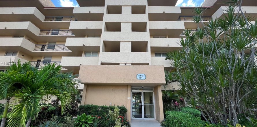 Condominio en Lauderhill, Florida, 2 dormitorios  № 1404360