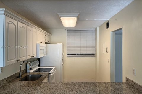 Condominio en venta en Lauderhill, Florida, 2 dormitorios, 102.19 m2 № 1404360 - foto 3