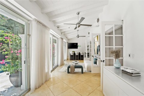 House in Miami Beach, Florida 4 bedrooms, 294.31 sq.m. № 1404306 - photo 13