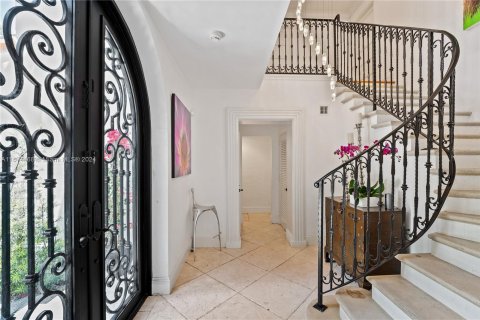 House in Miami Beach, Florida 4 bedrooms, 294.31 sq.m. № 1404306 - photo 3