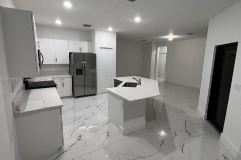 Casa en venta en Miami, Florida, 5 dormitorios, 302.12 m2 № 1404359 - foto 29