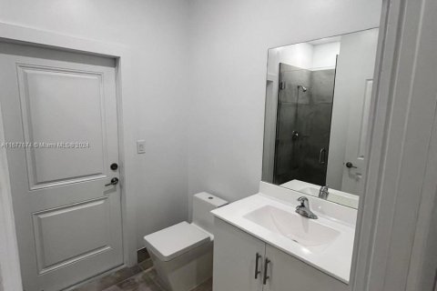 Casa en venta en Miami, Florida, 5 dormitorios, 302.12 m2 № 1404359 - foto 12