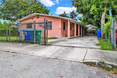 Propiedad comercial en venta en Miami, Florida, 164.62 m2 № 1357138 - foto 1