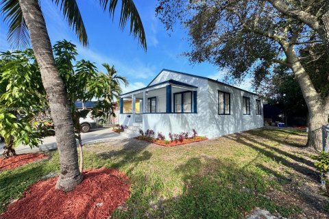 House in Miami, Florida 3 bedrooms, 91.79 sq.m. № 1357144 - photo 7