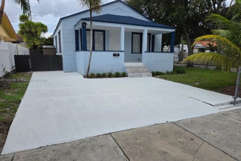 House in Miami, Florida 3 bedrooms, 91.79 sq.m. № 1357144 - photo 1