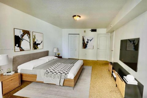 Condo in Miami, Florida, 1 bedroom  № 1239728 - photo 17