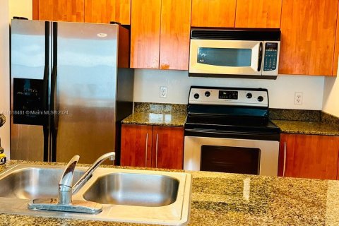 Condo in Miami, Florida, 1 bedroom  № 1239728 - photo 12