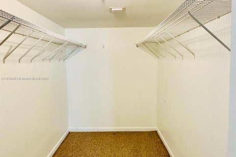 Condominio en venta en Miami, Florida, 1 dormitorio, 75.99 m2 № 1239728 - foto 18