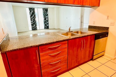 Condo in Miami, Florida, 1 bedroom  № 1239728 - photo 13