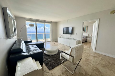 Apartamento en alquiler en Hallandale Beach, Florida, 3 dormitorios, 171.03 m2 № 1168206 - foto 14