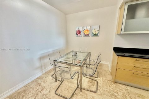 Apartamento en alquiler en Hallandale Beach, Florida, 3 dormitorios, 171.03 m2 № 1168206 - foto 21