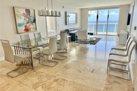 Apartamento en alquiler en Hallandale Beach, Florida, 3 dormitorios, 171.03 m2 № 1168206 - foto 16