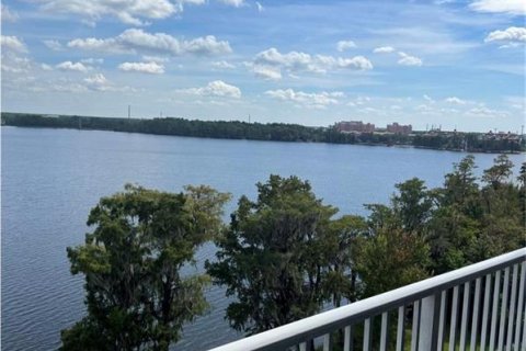 Condo in Orlando, Florida, 2 bedrooms  № 1385075 - photo 1