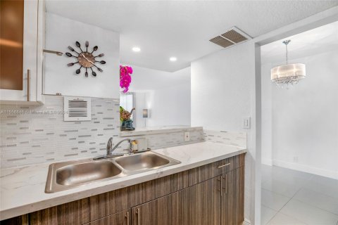 Copropriété à vendre à Miami Beach, Floride: 1 chambre, 77.76 m2 № 1078346 - photo 3