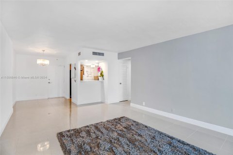 Copropriété à vendre à Miami Beach, Floride: 1 chambre, 77.76 m2 № 1078346 - photo 4