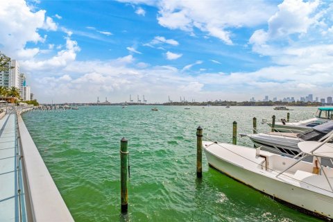 Condo in Miami Beach, Florida, 1 bedroom  № 1078346 - photo 25