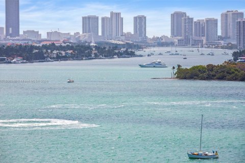 Condo in Miami Beach, Florida, 1 bedroom  № 1078346 - photo 15