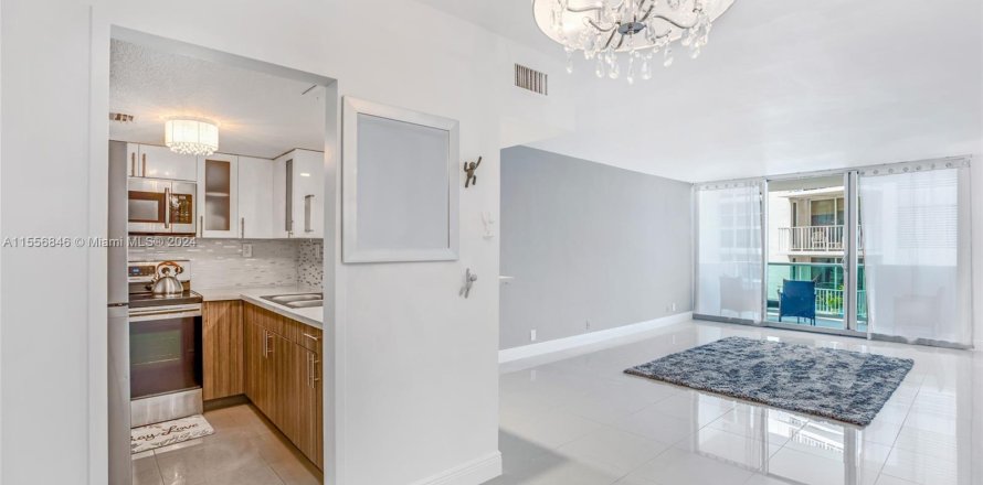 Condominio en Miami Beach, Florida, 1 dormitorio  № 1078346