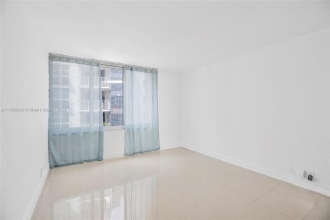 Condo in Miami Beach, Florida, 1 bedroom  № 1078346 - photo 8