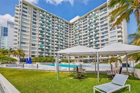 Condominio en venta en Miami Beach, Florida, 1 dormitorio, 77.76 m2 № 1078346 - foto 26