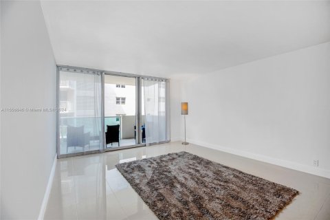 Copropriété à vendre à Miami Beach, Floride: 1 chambre, 77.76 m2 № 1078346 - photo 5