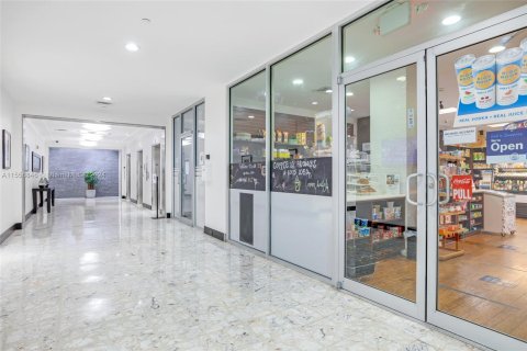 Condo in Miami Beach, Florida, 1 bedroom  № 1078346 - photo 18