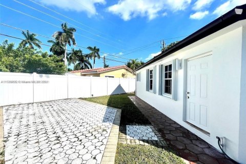 Villa ou maison à vendre à Hallandale Beach, Floride: 3 chambres, 129.97 m2 № 993315 - photo 16