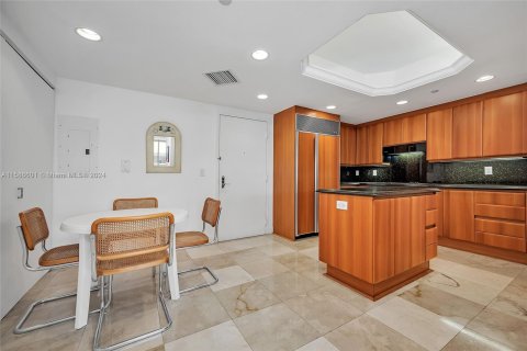 Condominio en venta en Surfside, Florida, 2 dormitorios, 139.35 m2 № 1173630 - foto 15