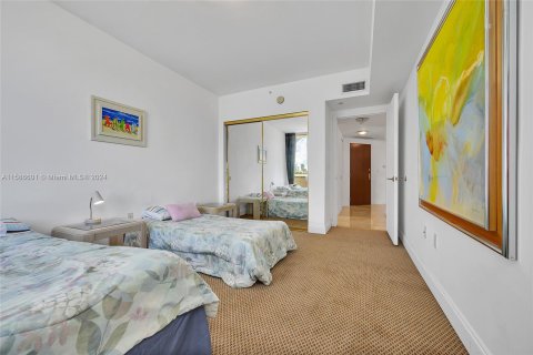 Condominio en venta en Surfside, Florida, 2 dormitorios, 139.35 m2 № 1173630 - foto 24