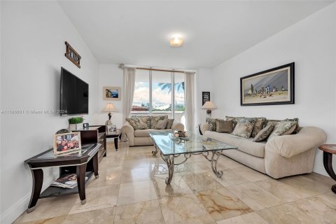 Condominio en venta en Surfside, Florida, 2 dormitorios, 139.35 m2 № 1173630 - foto 6