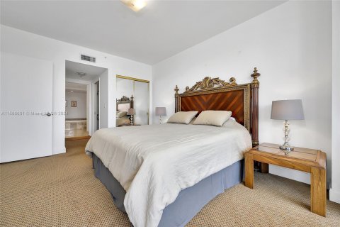 Condominio en venta en Surfside, Florida, 2 dormitorios, 139.35 m2 № 1173630 - foto 18