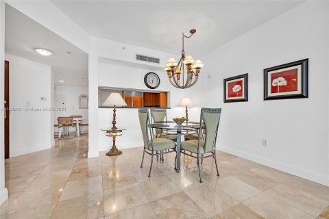 Condominio en venta en Surfside, Florida, 2 dormitorios, 139.35 m2 № 1173630 - foto 11
