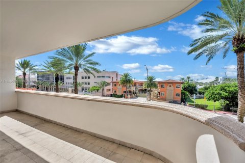 Condominio en venta en Surfside, Florida, 2 dormitorios, 139.35 m2 № 1173630 - foto 8