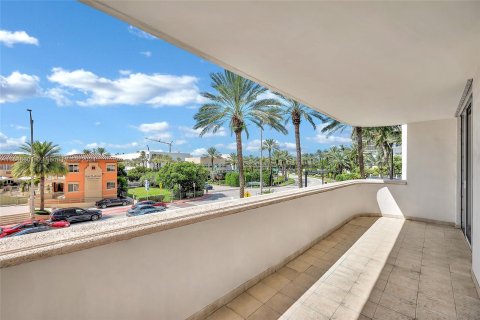 Condominio en venta en Surfside, Florida, 2 dormitorios, 139.35 m2 № 1173630 - foto 7