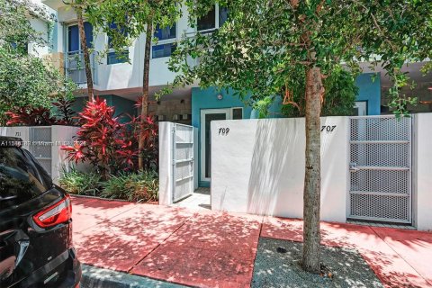 Condo in Miami Beach, Florida, 3 bedrooms  № 1173835 - photo 2