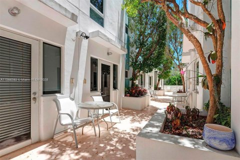 Condo in Miami Beach, Florida, 3 bedrooms  № 1173835 - photo 3