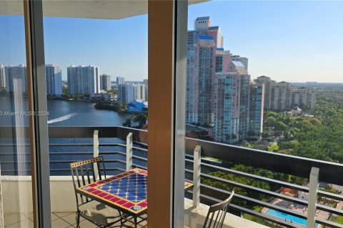 Condo in Aventura, Florida, 2 bedrooms  № 1173836 - photo 17