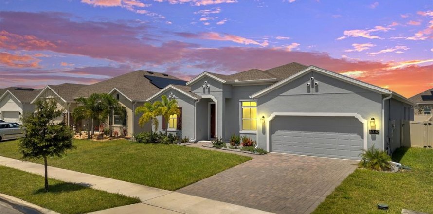 House in Saint Cloud, Florida 4 bedrooms, 268.86 sq.m. № 1341564